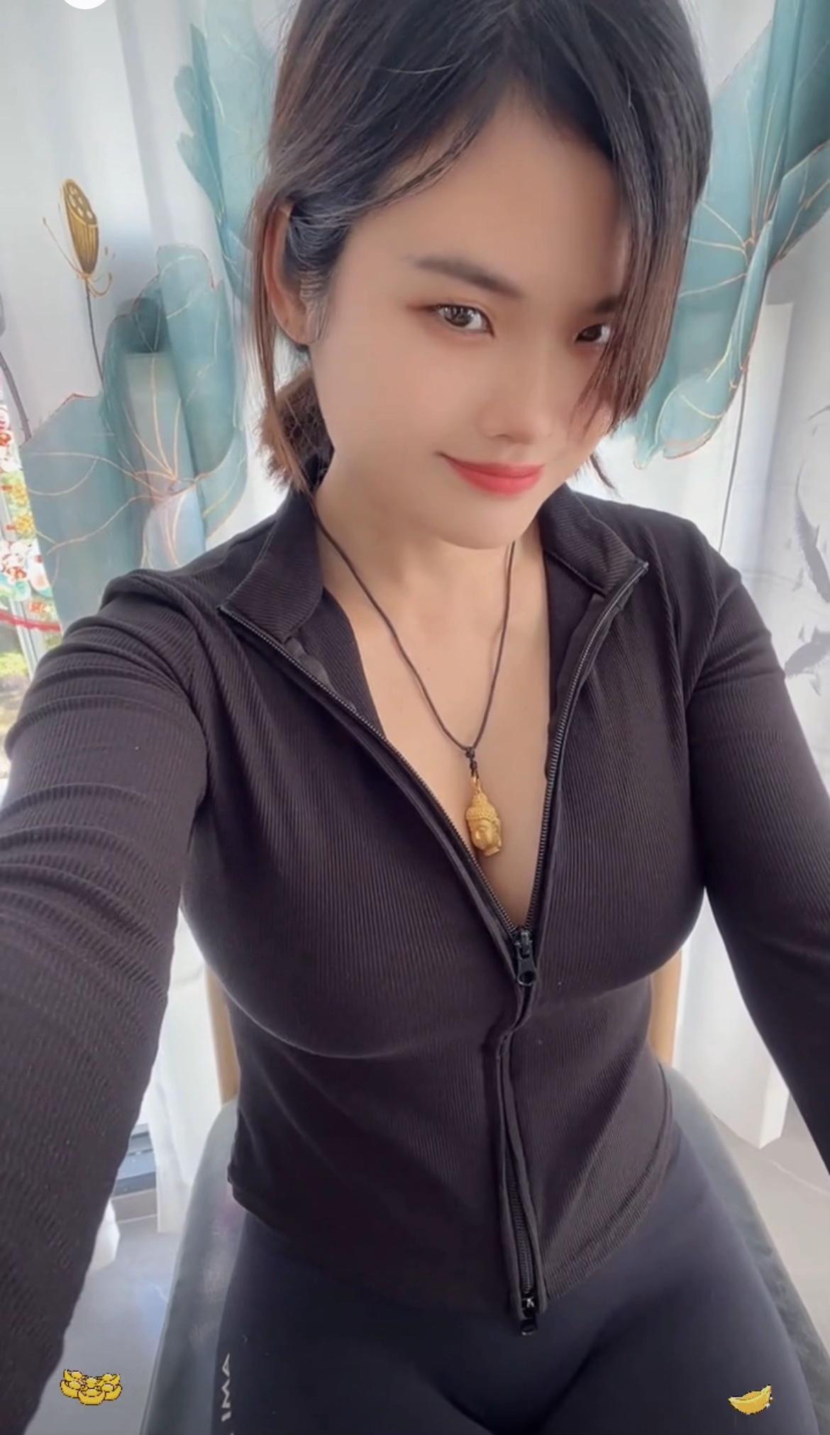 姓别:女 身高159 体重95 户籍:云南德宏盈江 所在地:云南德宏芒市 职业:美容 月收入:不稳定 婚姻:离异 小孩情况:带着一个女儿 九岁 兴趣爱好:健身跑步 个人备注:不远嫁 个人评价:阳光开朗 性格直爽 我的要求就是想找个成熟稳重有责任心,有车有房 有稳定工作稳定收入 会心疼媳妇 舍得给媳妇花钱,顾家 不花心 ,爱干净,爱注重个人卫生,爱讲究卫生勤洗澡刷牙 ,勤快,下班一起做家务,一起做饭吃,有空可以一起跑步,好好跟我过日子的