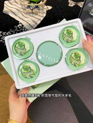 我天!这个积雪草气垫上妆也太好看了吧!关键才这价到手一个正装再加四个替换芯!刷到还有的快薅!#气垫#底妆 #平价彩妆 #无限回购的宝藏单品 #美妆好物