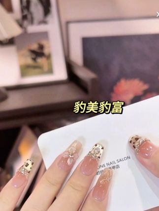 #我要上热门 #热门美甲款式 #ins美甲我要上热门 #猫眼美甲 #辣妹美甲