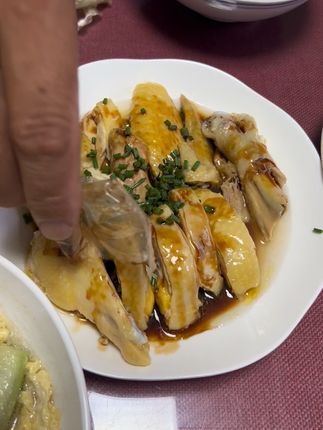 上海白斩鸡,调的料还是很好吃的,符合我们这边江浙沪的口味,价格不是很便宜,鸡的品质不错#记录真实生活