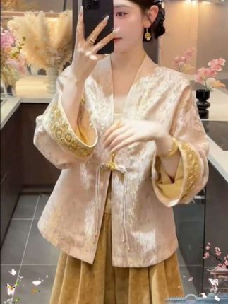 #新中式穿搭 #国风正当红 #国风古韵 #穿出高级感 #女人味十足