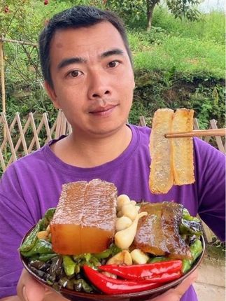 吃饭了哦 兄弟姐妹们 今天吃腊肉 简简单单又是一餐#抖音美食推荐官 #抖音美食 #普通的饭菜都是家的味道 @DOU+小助手