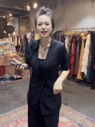 #第三视角看网红 #穿搭 #发夹推荐 @妍妍~呐 @妍宝贝 #花絮来了 #穿出高级感