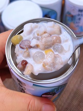 喜欢#清补凉 的姐妹有口福了,不用去海南也能吃到正宗的椰奶清补凉,每一口都是实打实的椰果小料,冰冰凉凉的真的太适合夏天了#夏天吃点凉的 #清凉解暑小宝贝 #解馋