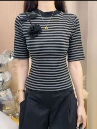 2025早秋法式领口花朵装饰常规款圆领中袖时尚显瘦休闲纯色女#早秋穿搭 #时尚百搭 #减龄穿搭 #穿出自己的风格 #面料柔软舒适
