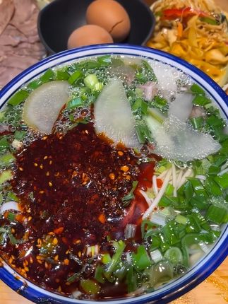 #地方特色美食 甘肃人的早餐是一碗热气腾腾的牛肉面,#分享家乡美食 #抖音美食推荐官 #太好吃了 #美食