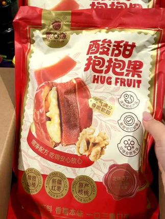 酸甜抱抱果来袭!新疆和田大枣夹着核桃仁与山楂糕,碰撞出奇妙口感。颗颗个大饱满,吃起来酸甜酥脆,营养与美味兼具,是休闲时光的绝佳零食之选。#栗心源#酸甜抱抱果#枣夹核桃山楂糕#开胃解腻#小黎食满多 #栗心源