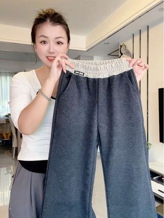 巨巨巨百搭洋气的一条小卫裤,这个版型上身真的特别修饰腿型,关键这个面料质感真的超好的#源头实力厂家 #百搭神裤 #童裤 #百搭显瘦 #裤子穿搭