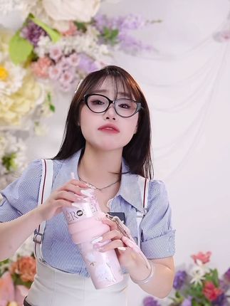 世大家【2025新款】保温保冰杯女生高颜值随身杯大容量水杯生日礼物#保温杯#水杯@抖加🔥上热门🔥dou+🔥热点宝