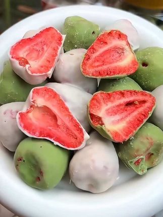 #创作灵感 酸甜酥脆的#冻干草莓 这谁能拒绝的了啊还是抹茶和草莓双口味的 #超便宜超划算 #囤好货过大年 #草莓