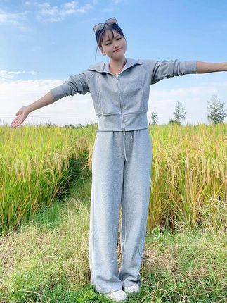 #小个子初秋显瘦穿搭 #当你坚持姐很贵的穿搭理念 #早秋穿搭三分钟出门不是梦 #秋季微胖穿搭测评 #普通人不化妆也能穿出氛围感