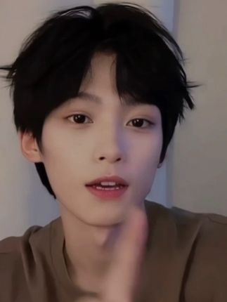 “弹着琴唱你爱的歌”#ziyu #翻唱 #等你下课 #周杰伦 #安利