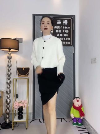新款上新鱼尾半身裙#简约穿搭 #穿出高级感 #小个子穿搭 #强烈推荐 #面料柔软舒适