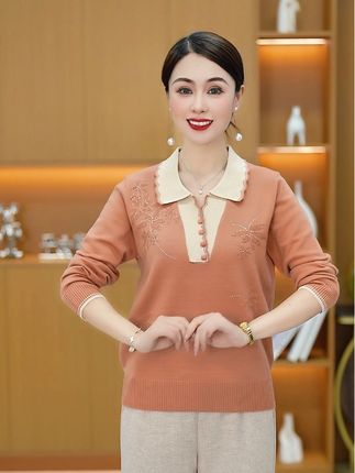 纯色精致提花洋气翻领针织小衫#中年妈妈穿搭 #减龄穿搭 #时尚百搭 #谁穿谁好看系列 #秋冬翻领针织衫