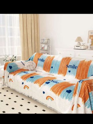 #家人们谁懂啊?自从铺上了这张沙发垫,家里客厅的颜值都变高了,而且它还特别耐脏,就算家里养了宠物也不怕。它的底部做了很多防滑的小颗粒,不用担心会打滑,即使脏了也可以直接丢进洗衣机里清洗,真的太省事了!喜欢的朋友赶紧点击下方链接购买吧!