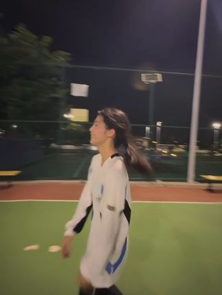 比起那些虚伪的感情 我更喜欢自己一个人#lushisi追逐长袖#传奇商行裤子