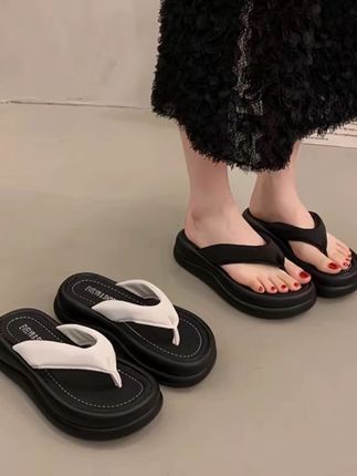 #凉拖鞋 #凉鞋 #夏季穿搭 #时尚美鞋 #厚底人字拖凉鞋女