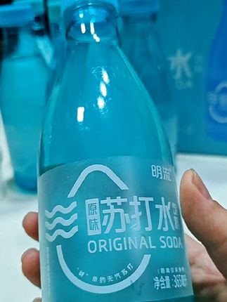 必入!明流无气苏打水 家人们看过来,明流苏打水来袭!12 瓶,每瓶365ml,无气弱碱性,原味超清爽,专属的健康饮品~#苏打水#弱碱性水#夏日饮品#仙女都在喝什么#超便宜超划算