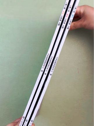 新学期必备的三本书,一定要给孩子准备,就是这套#一课一练 同步新版教材,学完一课练习一课,既能巩固基础,还能培优拔高✅自然成绩差不了💯#同步训练 #课后练习 #三年级 #学霸秘籍