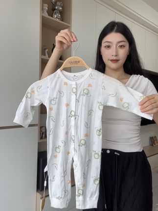 这款纯棉提花网眼连体衣,宝宝穿上舒服透气又不闷汗#创作灵感 #宝宝连体衣 #我要上热门🔥 #婴幼儿服饰 #婴儿穿搭