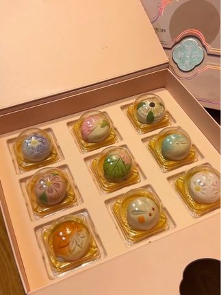 我姐今年买的这月饼真是好看又好吃,拿去送人贼有面儿! #月饼礼盒 #花式月饼 #送礼佳品 #中秋月饼