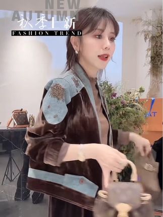 秋冬新款高端设计师款丝绒拼接牛仔外#高级感穿搭#外套#时尚穿搭 #丝绒品牛仔外套#时尚气质穿搭