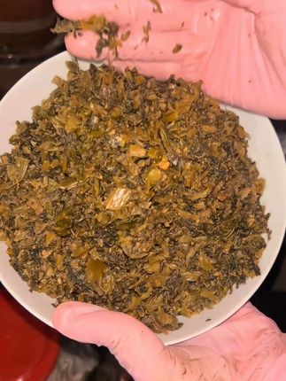 贵州特色土坛子酸盐菜,纯手工制作土坛腌制,做梅菜扣肉,炒菜、凉拌折耳根都开胃又下饭!#民间传统美食 #太好吃了 #酸盐菜 #乡村味道 #分享家乡美食