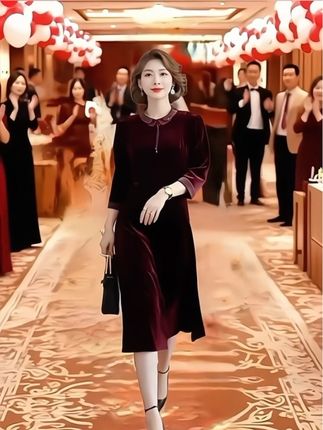 时尚洋气长袖连衣裙丝绒婚宴礼服2025秋冬新洋气连衣裙 #晒出你的硬核穿搭公式 #穿出自己的风格 #旗袍 #婚礼 #早秋高智感职场穿搭@DOU+小助手 @巨量千川