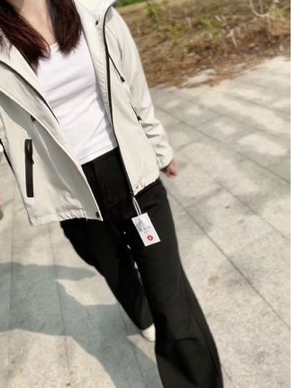 “别拿尊严,去迁就一个不爱你得人 别拿时间,去浪费一份不属于你得情.”#穿搭#秋季新款 #秋季穿搭 #外套
