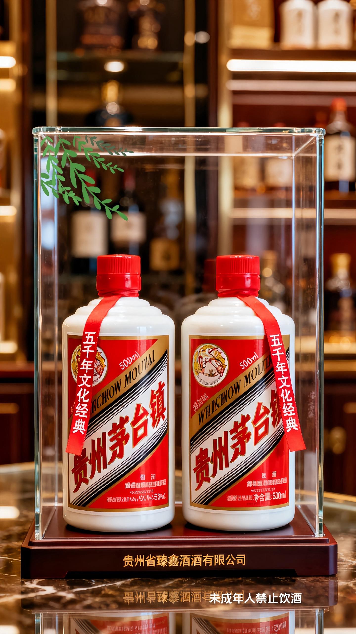 贵州茅台镇酒,到手一箱六瓶,这次终于拿下了‼️ ✨ ❤️严选颗粒饱满的高粱与小麦,取赤水河之澄澈活水, 恪守千年酱酒古法工艺:端午人工踩曲,凝聚天地灵气;重阳投料发酵,顺应时节韵律。 历经九次蒸煮提炼、八次循环发酵、七次取酒精粹 ,再经岁月陈酿与匠心勾调,方成佳酿。 杯中酒液澄澈透亮,微黄如琥珀般温润动人。 初闻时,酱香浓郁突出,交织着焦香的醇厚与糊香的雅致,层次丰富且优雅协调 ;轻抿一口,口感醇厚丰满却不失绵柔细腻,舌尖能清晰捕捉到酸、甜、苦、咸、鲜的微妙平衡 ,咽下后余味悠长,即便空杯静置, 酱香依旧持久不散,尽显酱酒本色。#品酒品人生 #白酒 #酒文化  #贵州茅台 #酱香型白酒