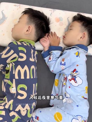 入秋后夜里寒气重,孩子的睡衣也要换成秋款的了,纯棉面料柔软亲肤又透气,卡通图案儿子很喜欢,妈妈们快安排#宝宝睡觉 #儿童家居服#儿童睡衣#纯棉家居服