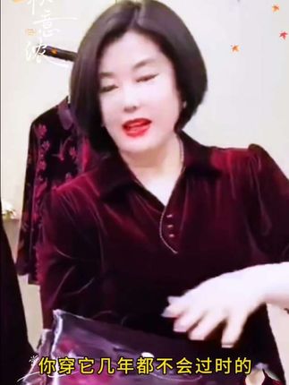 #翻领丝绒女士上衣#洋气减龄 #谁穿谁好看 #早秋穿搭三分钟出门不是梦#一条半身裙搞定一周通勤穿搭