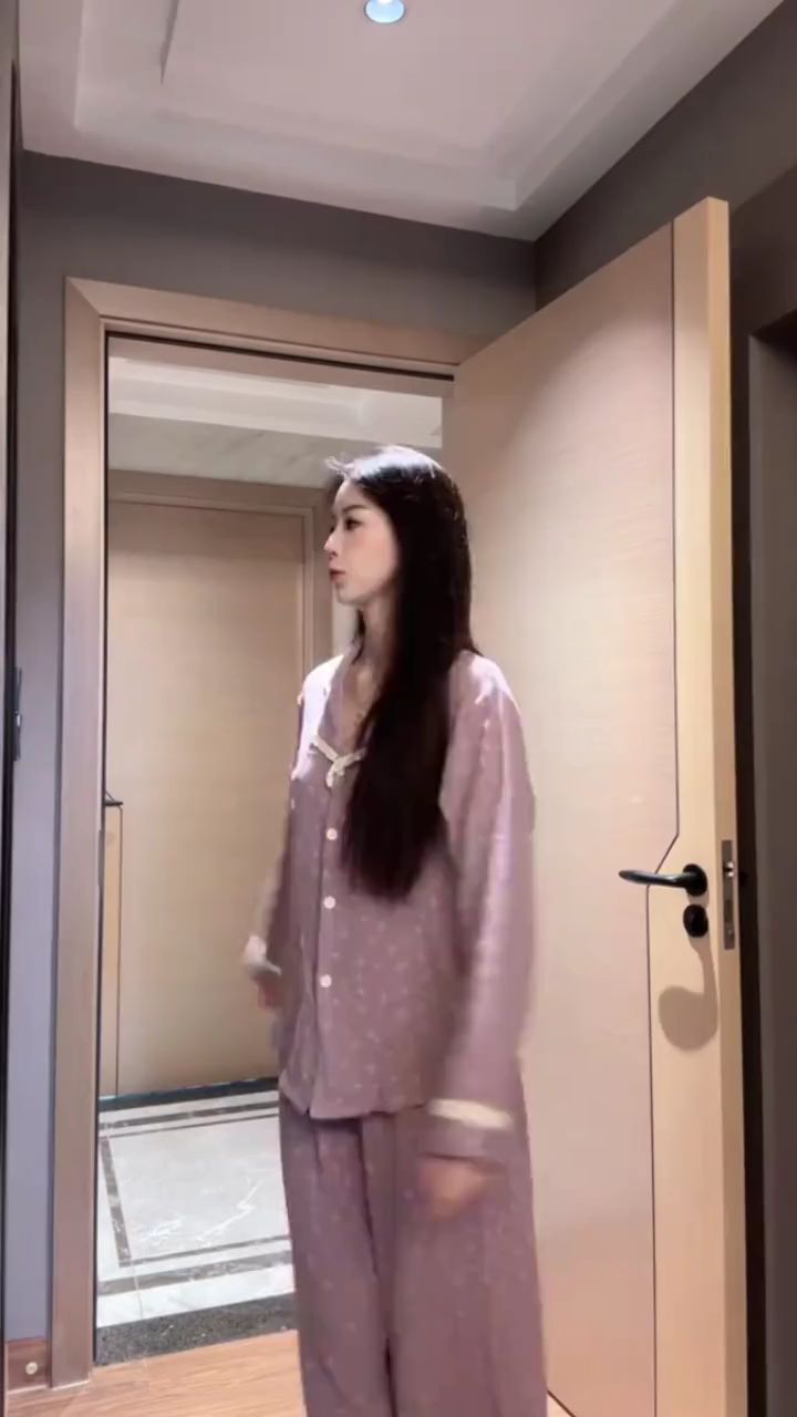 上身好减龄的碎花家居服,还是棉纱的好舒服~#睡衣家居服 #可外穿家居服