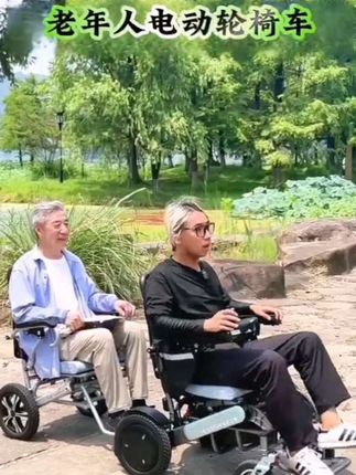 #双人豪华电动轮椅车 全自动智能折叠遥控轻便续航老人电动轮椅代步车#方便实用 #老年人出行方便