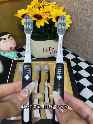 牙齿刷不干净的男士们,快来试试这款波浪型螺旋丝牙刷,可以深入清洁牙齿的边边缝缝,用它刷牙又快又干净