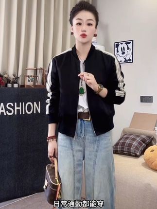 秋季新款女士夹克蝴蝶刺绣时尚休闲百搭棒球服上衣外套女#夹克外套 #棒球服外套 #休闲百搭外套 #蝴蝶刺绣 #谁穿谁好看系列