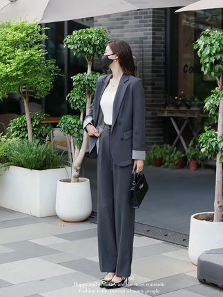 自带韩剧女主氛围 韩系松弛感拿捏!宽松休闲西装套装,显瘦不挑身形,日常通勤/约会都能穿,一套搞定懒人搭配~ #高级感穿搭 #韩版穿搭 #西装 #今日穿搭 #显高显瘦