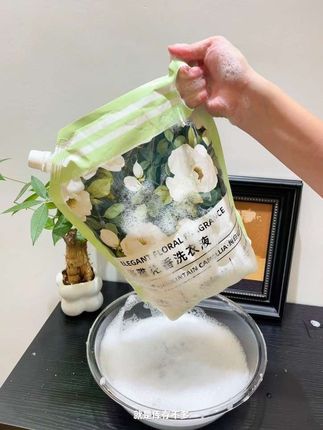 哇,这个洗衣液真的好好闻啊,淡淡的山茶花香,而且洗完的衣服又香又软#洗衣液 #山茶花洗衣液 #平价好物 #超便宜超划算 #好物推荐分享