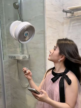 #壁挂风扇 家里没有空调的,一定要试试这个壁挂折叠风扇,它可以摇头,自带小夜灯,还能添加香薰,把它放在厨房或者卫生间,这样做饭的时候就不会汗流浃背了,把它放在卧室,睡觉的时候也能感受到凉爽,它还是充电款的,充一次电可以用很久,赶紧给家里备上一个吧!#夏季必备#清凉一夏#空气循环扇@巨量千川