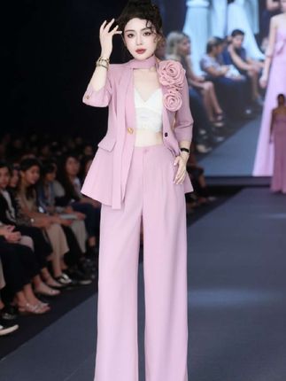 2025春夏新款设计感立体花朵绑带西服长裤四件套,,#气质两件套#时尚套装#西服套装#时尚套装#西服套装 #套装#气质两件套