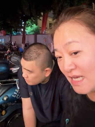在重庆大晚上出来吃火锅等了快一个小时还没有吃上#快乐旅行