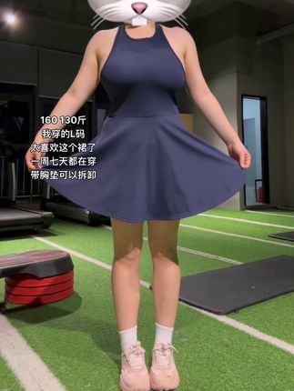 我真的好喜欢这个瑜伽裙,这个是自带胸垫是可以拆卸的,而且穿上去之后感觉心情美美哒,下面随便搭配一个三分裤,五分裤的瑜伽裤就OK了,这个性价比真的挺高的,弹力的话也很大,穿到150斤是没问题的#抖音dou热门小助手 #瑜伽服 #瑜伽裙 #运动穿搭 #健身穿搭