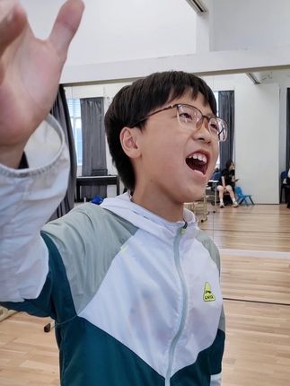 翻到去年7月紫小聃第一次挑战15秒气息游戏,这一年的变化可真大🤩#尔多家族_王紫#音乐剧寻找声音的耳朵#尔多儿童剧团@抖音小助手 @DOU+上热门