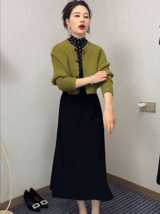 这款复古温柔显瘦长袖毛衣蝙蝠袖短款外套女秋冬宽松慵懒针织开衫井针织开衫