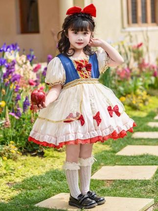 “家人们!看这白雪公主裙多绝💥 小女孩穿上直接美成迪士尼在逃公主!蓬蓬袖可爱到冒泡,红蓝配色复古又亮眼,裙摆一甩,童话里的灵动全有啦~给娃买它,拍照片发圈能被赞爆,公主成长仪式感拿捏👸 冲就完事儿!#公主裙#生女儿就是用来打扮的#生女儿就要这样穿#甜美穿搭 #女童穿搭 #高品质童装