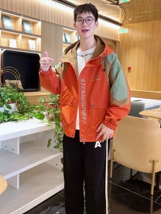 青少年秋季新款夹克外套,款式时尚新潮,面料防风又耐脏,天冷了给你家男孩安排一件!#男生穿搭 #男士外套 #冲锋衣 #夹克外套 #强烈推荐