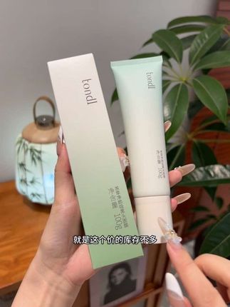 这个黑头面膜真的好方便!一拧一涂也不怕脏手了!用完的脸蛋干净又光滑!#黑头闭口粉刺 #去黑头 #清洁面膜