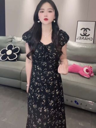 夏天遮肚子显瘦高级感气质连衣裙,超级垂顺,好显贵!#显瘦连衣裙 #遮肉显瘦连衣裙 #连衣裙 #碎花连衣裙 #高级感连衣裙