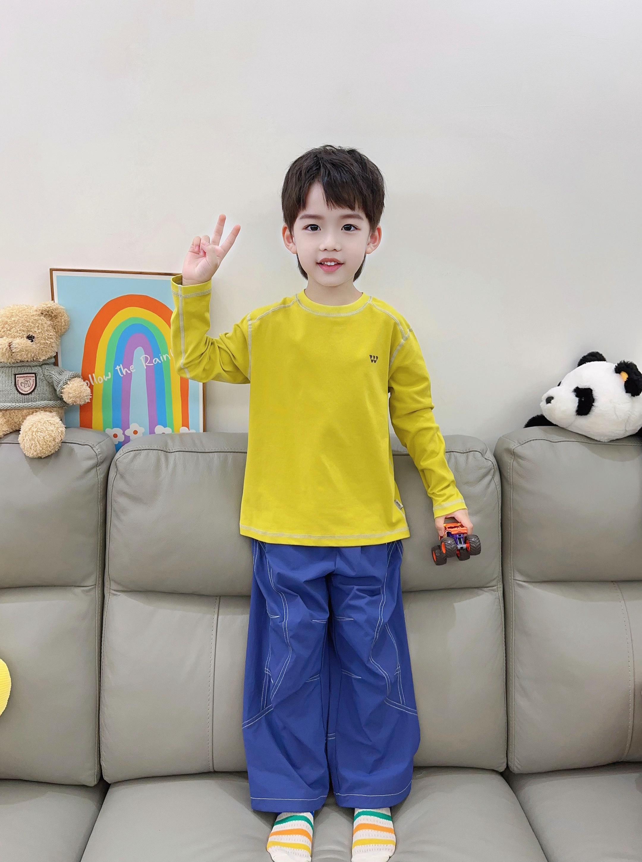 爱让镜头长满了柔光 妈妈看孩子总是带着几分滤镜的 我想,应该是那句 “人和人之间的滤镜 不过是一双偏爱的眼睛” 妈妈更是如此 因为是你,所以什么都好 #记录你的点点滴滴 #我的男孩 #陪你长大陪你看世界 #每个幸福瞬间都值得被记录 #萌娃穿搭