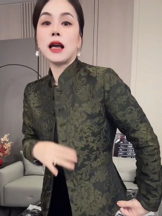 从不拍出错到敢于尝试,女人的成长,藏在每一次突破里 #只做高品质 #面料柔软舒适 #送我上热门 #棉服外套穿搭